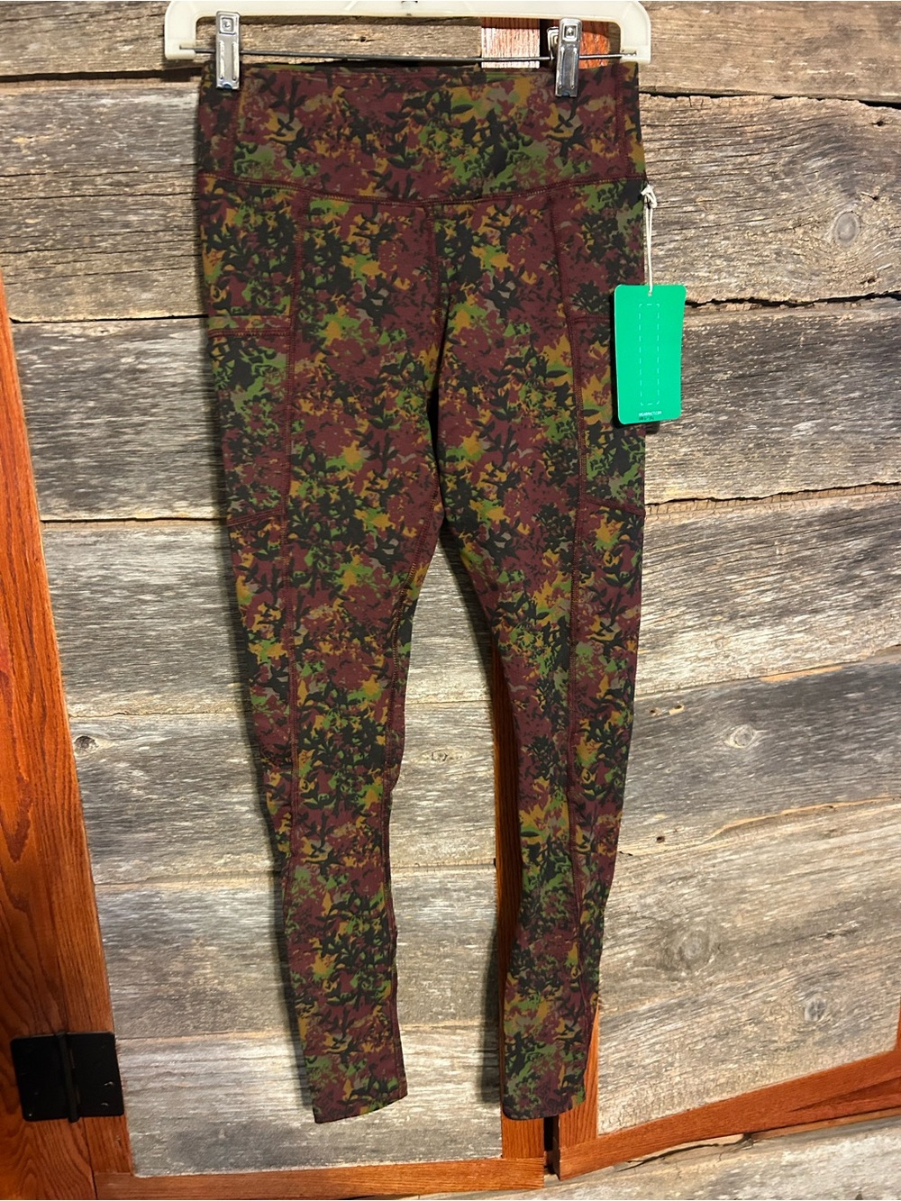 NWT Pact Women’s Camouflage Leggings in Olive & Burgundy Size XS New Pockets
